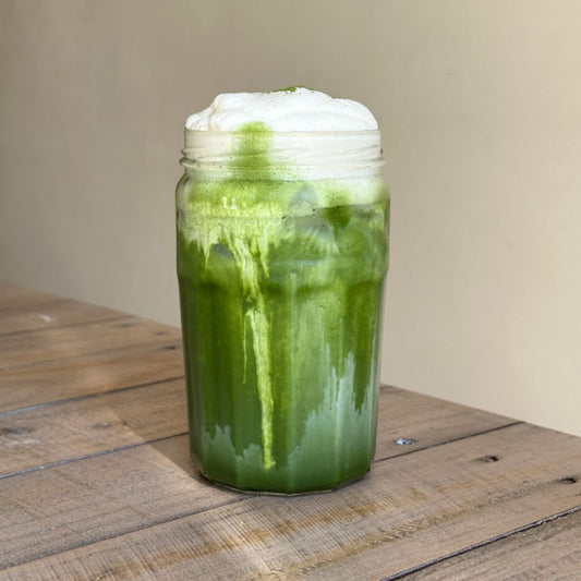 Quelles sont les étapes pour un milkshake matcha onctueux ?
